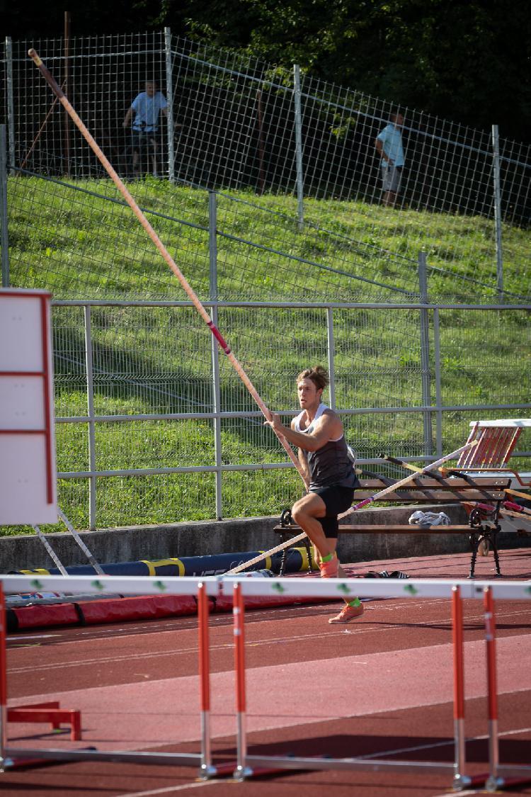 01688893096BPu-fm6981.jpg-atletskimiting-nm.si