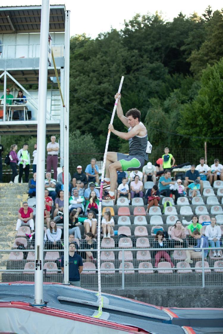 101657756847BPu-fe5873.jpg-atletskimiting-nm.si