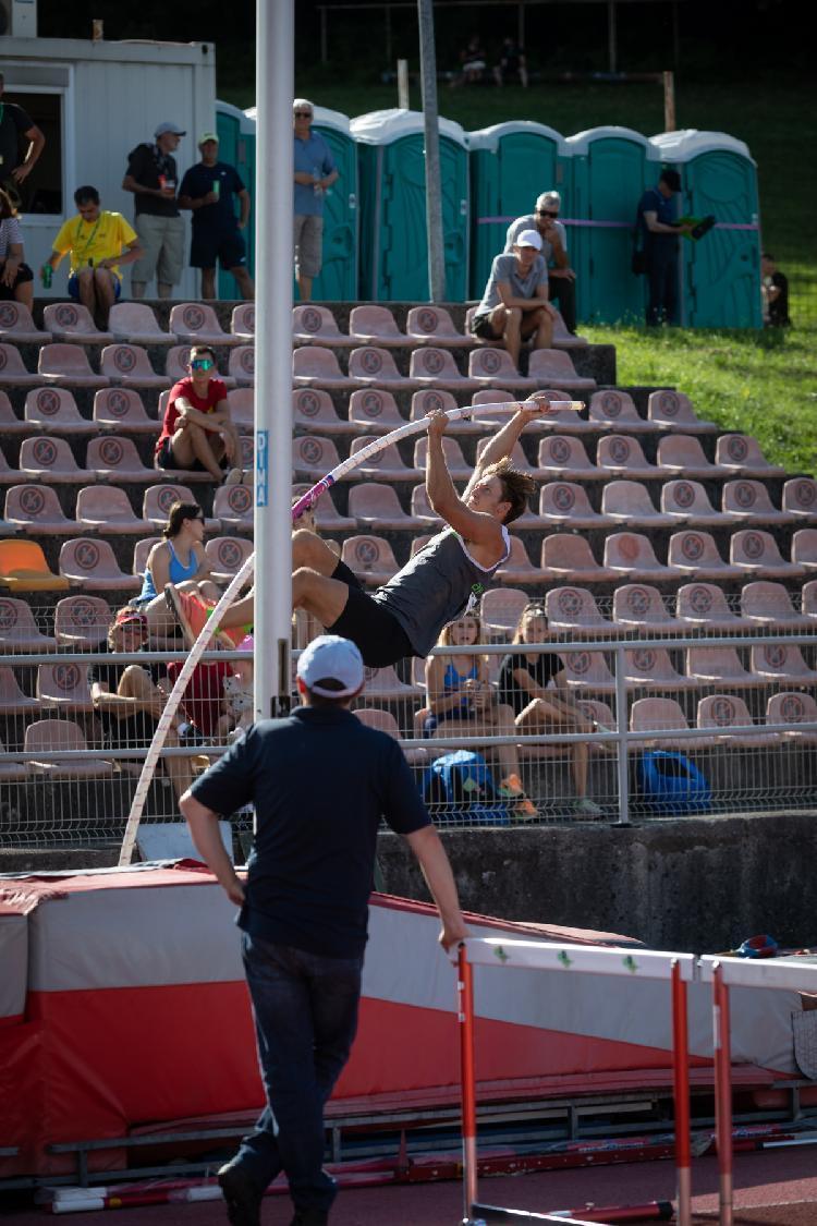 11688893133BPu-fm6984.jpg-atletskimiting-nm.si