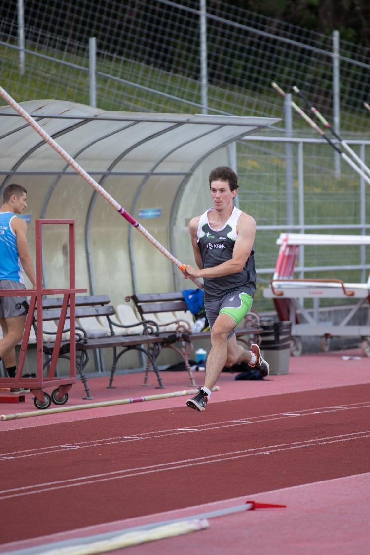 131657756787BPu-fe5810.jpg-atletskimiting-nm.si