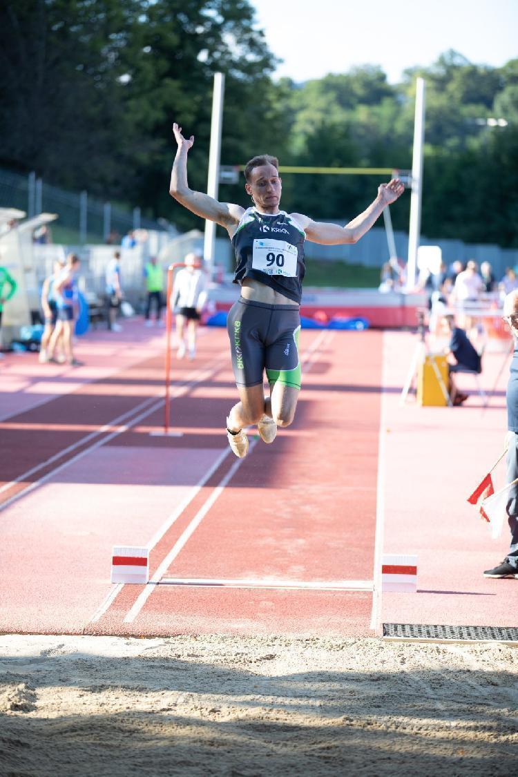 41657756683BPu-fe5660.jpg-atletskimiting-nm.si