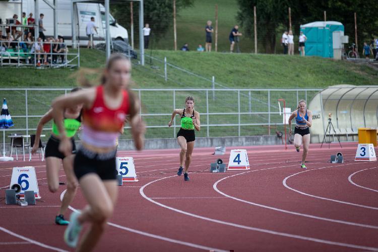 41689098009BPu-fm8242.jpg-atletskimiting-nm.si